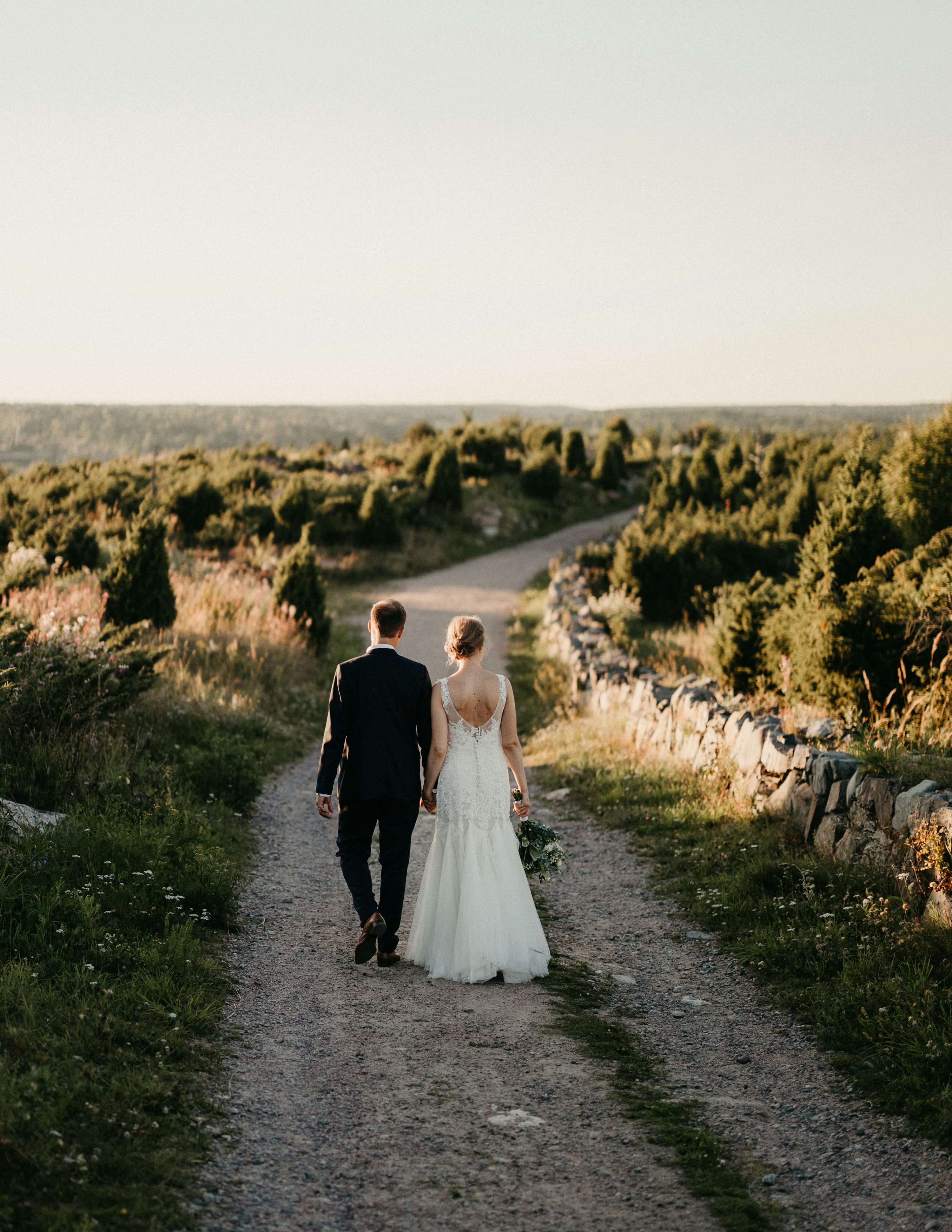 Newlyweds walking through the Tuscan countryside